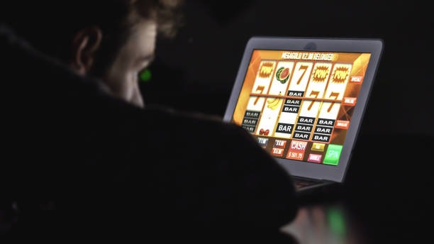 Aviator's real-time multiplier display Aviator crash game interface showing multiplier counter and cash-out button